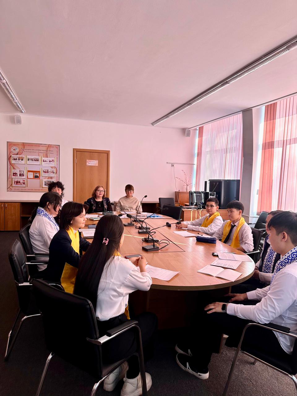 Қазақстан Республикасының Тәуелсіздік күніне орай гимназиямыздың 10-11 сынып оқушылары арасында қазақ тілінде дебаттар өткізілді.