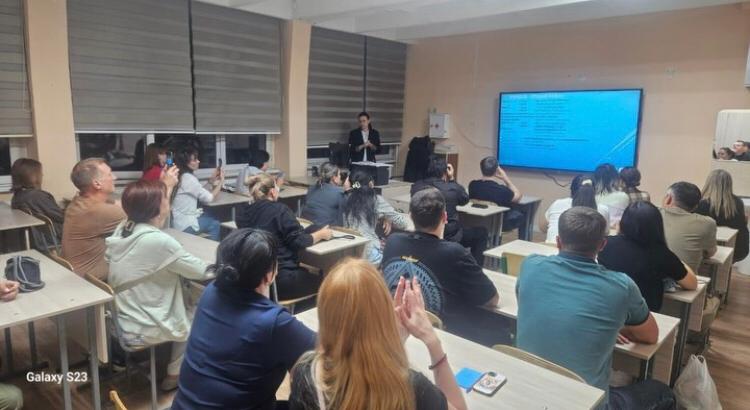 Жасөспірімнің зорлық-зомбылықтан жеке кеңістікке деген сенімі мен құрметі арқылы қорғау. Защита от насилия подростка через доверие и уважение личного пространства.