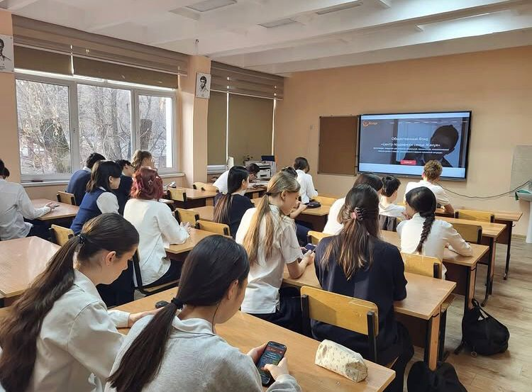 "Адал Азамат" бағдарламасы және "Жеке қауіпсіздік" тақырыбы аясында сынып сағаттары . Классные часы в рамках программы «Адал Азамат» и темы «Личная безопасность».