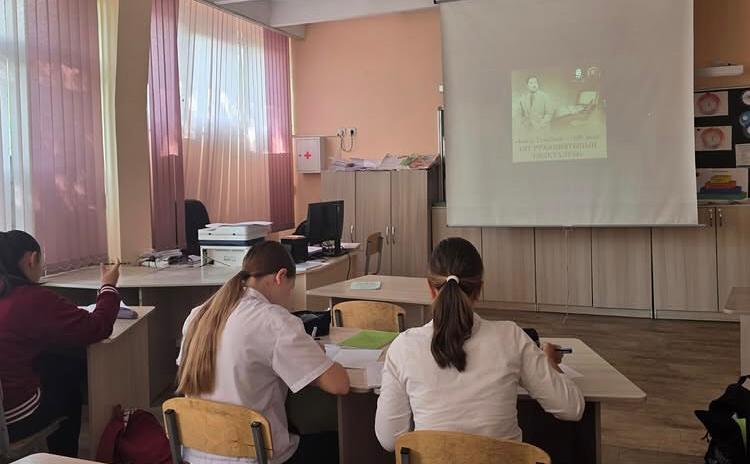 Бәкір Тәжібаевтың 100 жылдық мерейтойына арналған “Ән ғұмырдың иесі” атты сынып сағаттары. Классные часы «Властелин песенной жизни», посвящённые 100-летнему юбилею поэта и композитора Бәкіра Тәжібаева.